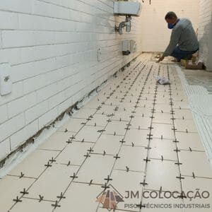 Piso para cozinha industrial JM Colocação de Pisos PISO ANTIACIDO PARA COZINHA INDUSTRIAL 11,5X24, COM JUNTA DE ASSENTAMENTO 3MM ATENDE A TODAS AS RECOMENDACOES DA ANVISA