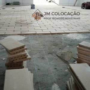 Instalação piso placa extrudada 12x24 frigorífico, câmara fria, cozinha industrial, indústria química, indústria celulose etc