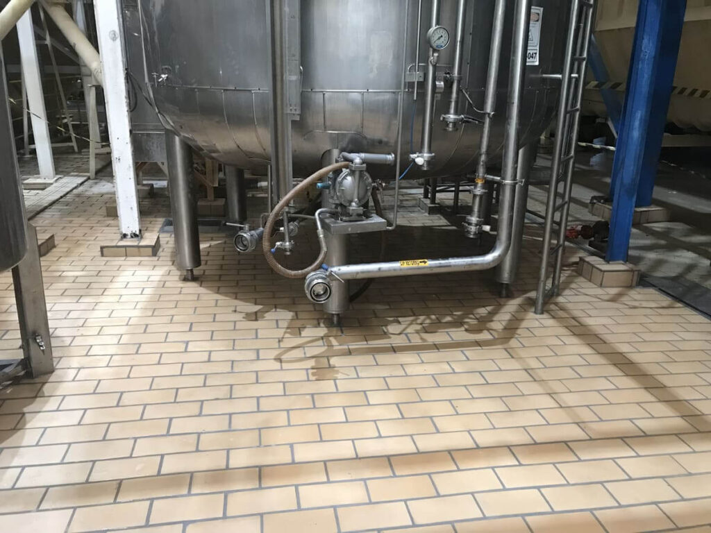 instalação Pisos Extrudados na Indústria Química 11,5x24x14mm fabrica Itaipava
