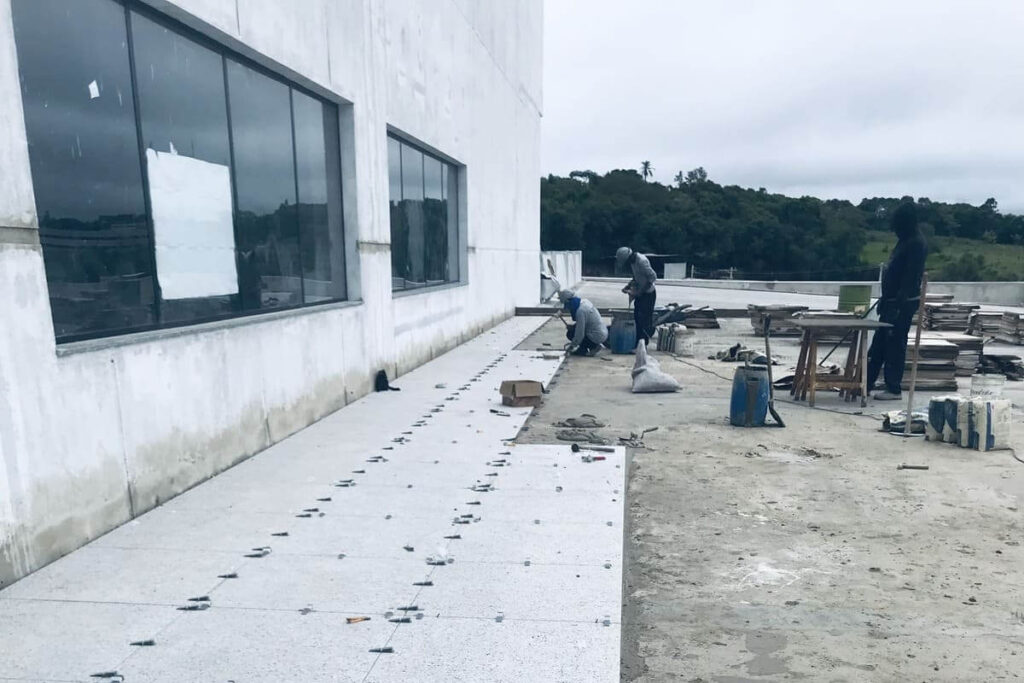 instalação porcelanato shoppings center, Piso Extrudado em Shoppings, lojas